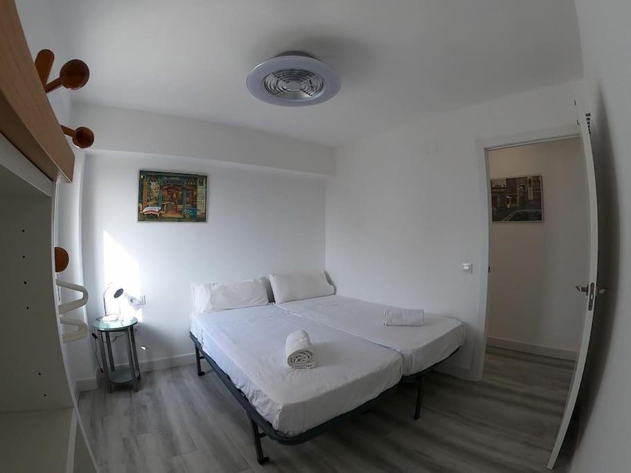 Roch - Stylish Apartment Near Metro Siviglia Esterno foto
