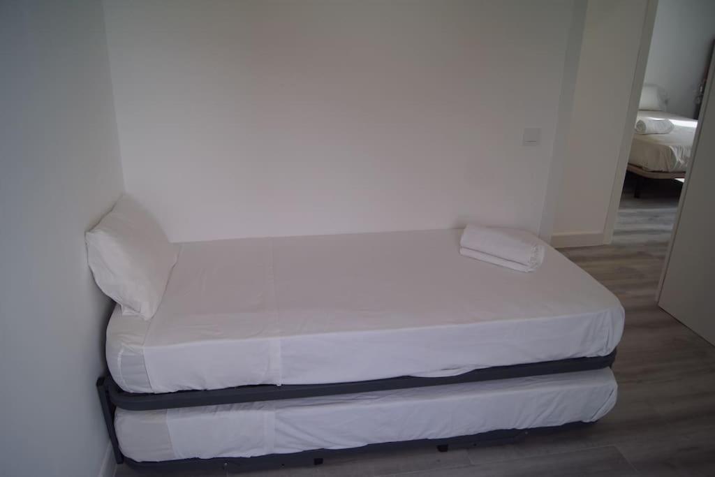 Roch - Stylish Apartment Near Metro Siviglia Esterno foto