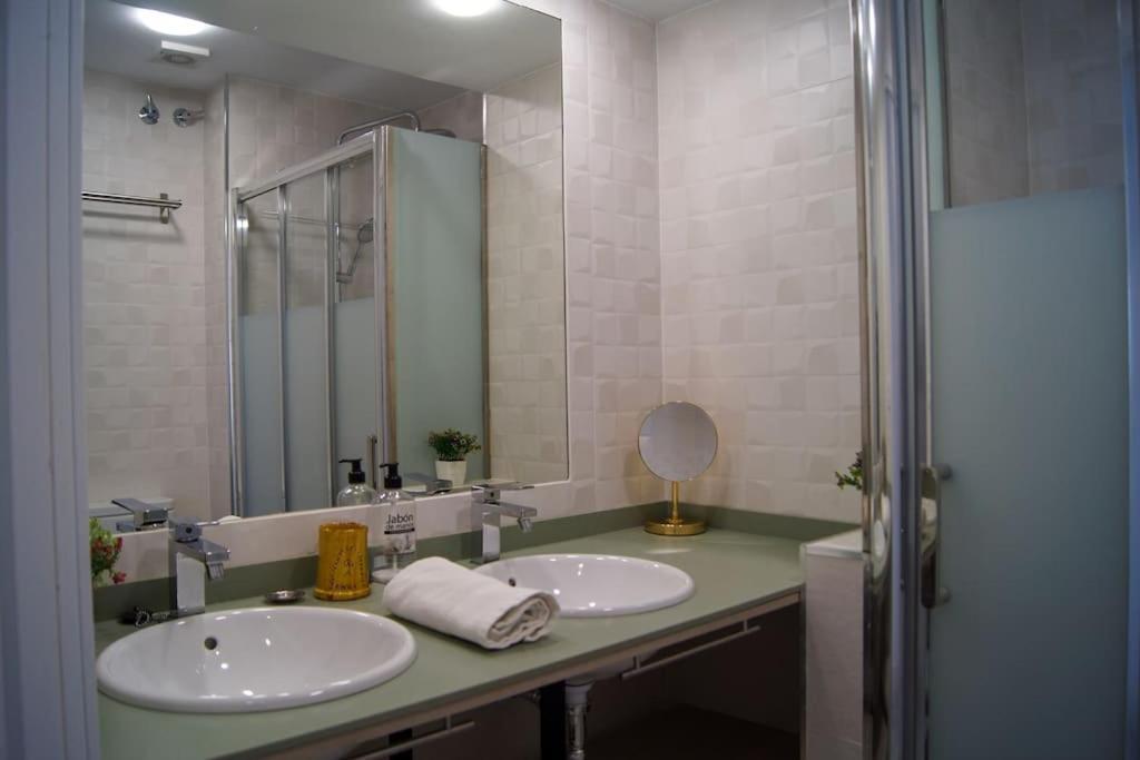 Roch - Stylish Apartment Near Metro Siviglia Esterno foto