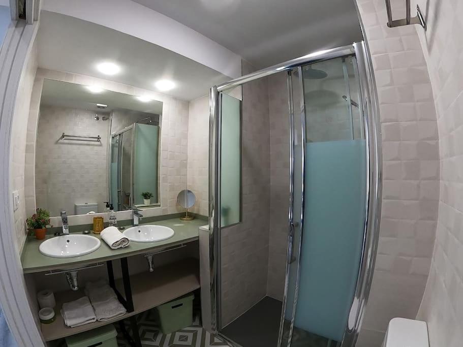 Roch - Stylish Apartment Near Metro Siviglia Esterno foto