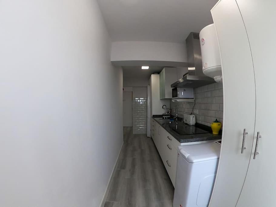 Roch - Stylish Apartment Near Metro Siviglia Esterno foto